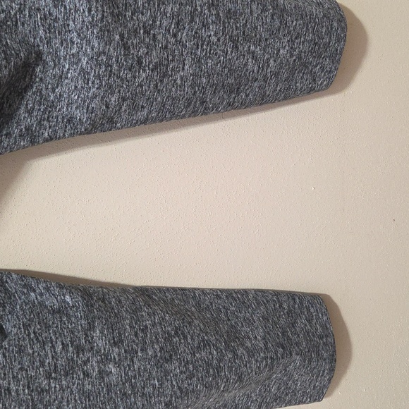 Beyond Yoga Heather Grey High Waisted Cropped Capri Leggings Size 1X - Picture 10 of 12